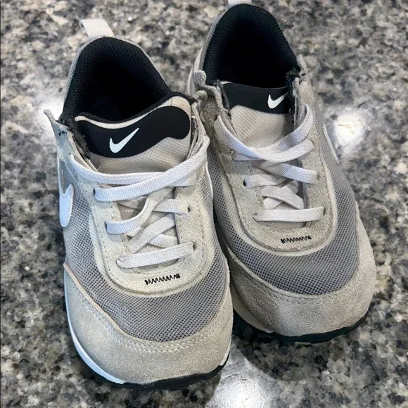 Nike Kids Black and Gray Sneakers - Picture 3 of 11